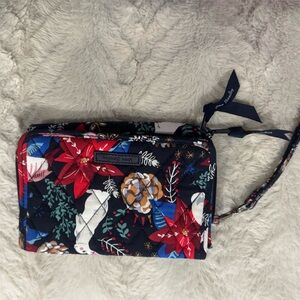 VERA BRADLEY 3 in 1 Crossbody/Wristlet-Winter Forest (missing crossbody strap)